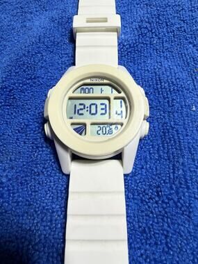Nixon The Unit Watch White Digital New Battery